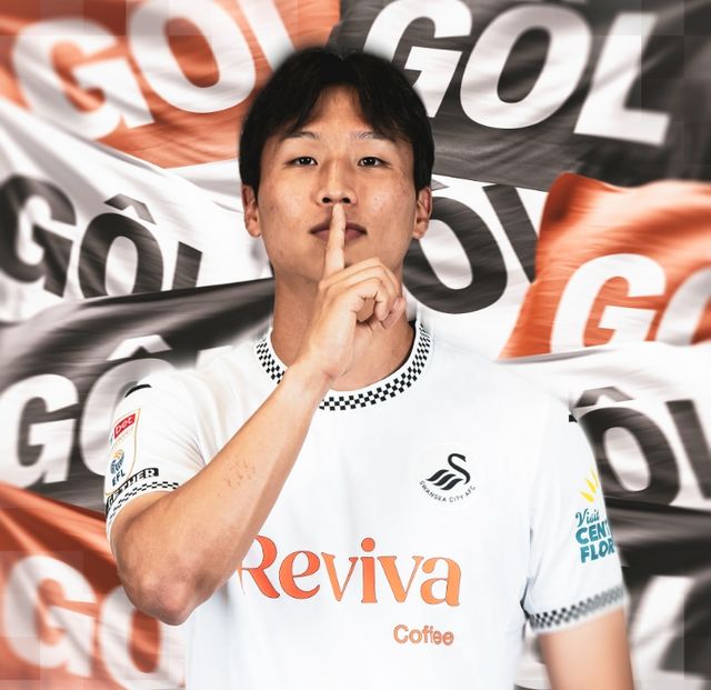 대한민국 국가대표 윙어 엄지성(스완지시티)이 약 3개월 만에 골맛을 봤다. 스완지 시티는 3일(한국시간) 영국 셰필드의 브래몰 레인에서 열린 셰필드 유나이티드와의 2025-2026 잉글랜드 챔피언십(2부) 40라운드 원정 경기에서 난타전 끝에 3-3 무승부를 거뒀다. 이날 교체로 나와 후반 37분에 스코어 3-3을 만드는 동점골을 터트린 엄지성은 득점에 성공한 후 한국 축구 국가대표팀 주장 손흥민(LAFC)의 '찰칵 세리머니'를 하면서 화제가 됐다. 스완지 SNS