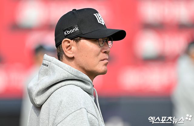 이강철 감독이 이끄는 KT 위즈가 4일 수원 KT위즈파크에서 열리는 2026 신한 SOL KBO리그 삼성과의 팀 간 2차전에서 승리를 노린다. 사진 엑스포츠뉴스 DB