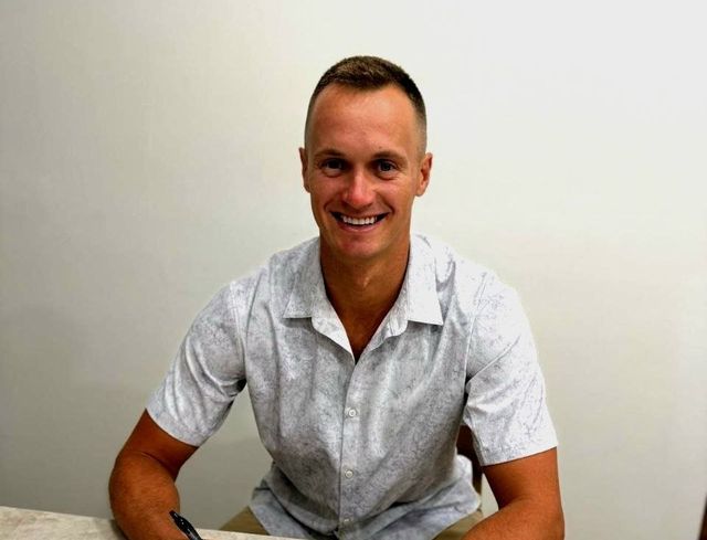 한화 이글스가 KBO리그 데뷔전에서 수비 도중 햄스트링 근육 파열로 6주 이상 장기 이탈한 외국인 투수 오웬 화이트 대신 잭 쿠싱을 6주 임시 대체 투수로 영입했다. 잭 쿠싱은 오는 5일 새벽 입국해 메디컬 테스트를 거친 뒤 팀에 합류할 예정이다. 이르면 다음 주말 등판 KBO리그 데뷔전이 예상된다. 한화 이글스