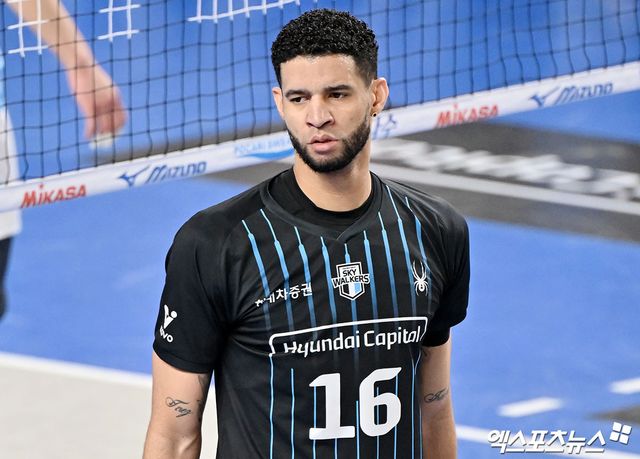 남자 프로배구 현대캐피탈의 외국인 선수 레오가 6일 천안 유관순체육관에서 열린 진에어 2025-2026 V리그 남자부 챔피언 결정전(5전 3승제, 대한항공 2승) 3차전에서 양 팀 최다 득점을 기록, 팀 승리를 이끌었다. 사진 김한준 기자