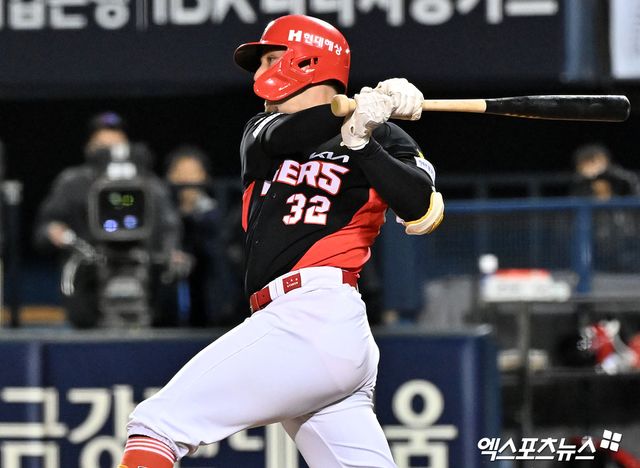 31일 오후 서울 송파구 잠실야구장에서 열린 '2026 신한 SOL Bank KBO리그' KIA 타이거즈와 LG 트윈스의 경기, 3회초 2사 1,3루 KIA 데일이 1타점 적시타를 날리고 있다. 엑스포츠뉴스 DB