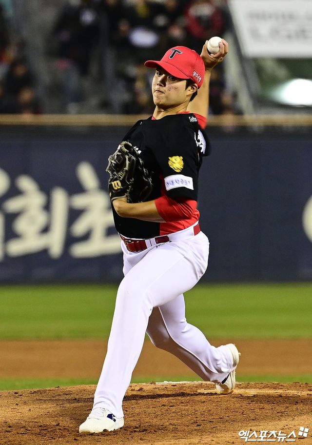 2일 오후 서울 송파구 잠실야구장에서 열린 '2026 신한 SOL Bank KBO리그' KIA 타이거즈와 LG 트윈스의 경기, 3회말 KIA 선발투수 김태형이 역투하고 있다. 엑스포츠뉴스 DB