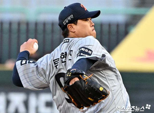 7일 오후 인천SSG랜더스필드에서 열린 '2026 신한 SOL Bank KBO리그' 한화 이글스와 SSG 랜더스의 경기, 1회말 한화 선발투수 류현진이 공을 힘차게 던지고 있다. 인천, 김한준 기자