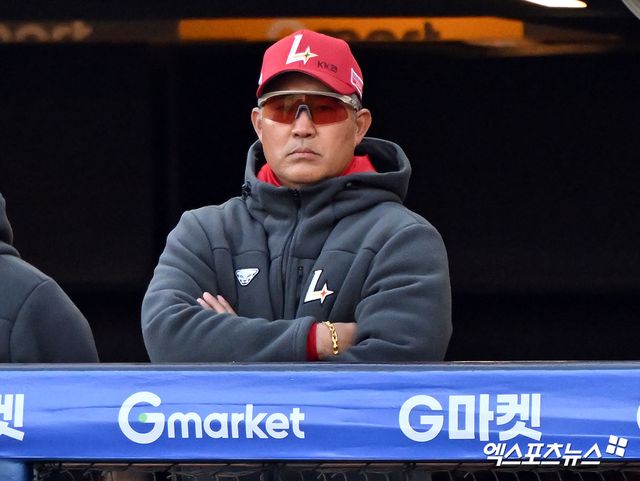 7일 오후 인천SSG랜더스필드에서 열린 '2026 신한 SOL Bank KBO리그' 한화 이글스와 SSG 랜더스의 경기, SSG 이숭용 감독이 경기를 지켜보고 있다. 인천, 김한준 기자