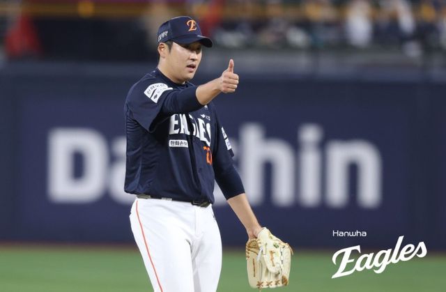 한화 이글스 우완 이민우가 15일 수원 KT위즈파크에서 열린 2026 신한 SOL KBO리그 KT와의 팀 간 4차전에서 7회말 등판, 1이닝 무실점으로 홀드를 기록했다. 사진 한화 이글스
