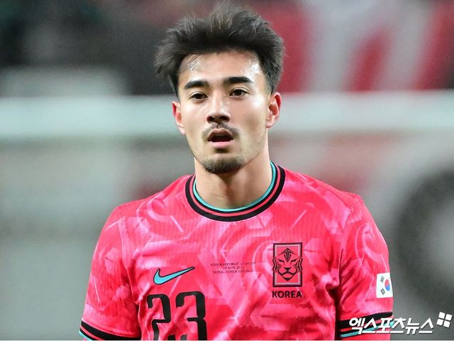  한국 축구사 최고의 선수 손흥민(LAFC)이 홍명보호 일원으로 네 번째 월드컵 무대에 도전한다. 홍명보 축구대표팀 감독은 16일 서울 종로구 KT 온마당에서 2026 북중미 월드컵에 출전할 태극전사 26인의 최종 명단을 발표했다. 손흥민은 이강인(PSG), 김민재(뮌헨), 이재성(마인츠) 등 유럽파 핵심 자원들과 함께 예상대로 최종 명단에 들어 2014년 브라질, 2018년 러시아, 2022년 카타르 대회에 이어 4번째 월드컵에 도전한다. 외국 태생 혼혈 선수 옌스 카스트로프(묀헨글라트바흐)도 승선했다. 엑스포츠뉴스DB