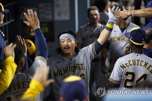 키움 히어로즈가 메이저리그 통산 50홈런을 기록한 내야수 케스턴 히우라를 총액 50만 달러(약 7억 5천만원)의 조건에 영입했다. 히우라는 오는 20일 입국 후 취업비자 발급 등을 거쳐 선수단에 합류할 예정이다. 사진 연합뉴스