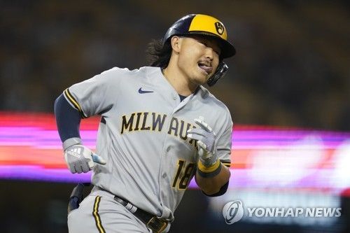 키움 히어로즈가 메이저리그 통산 50홈런을 기록한 내야수 케스턴 히우라를 총액 50만 달러(약 7억 5천만원)의 조건에 영입했다. 히우라는 오는 20일 입국 후 취업비자 발급 등을 거쳐 선수단에 합류할 예정이다. 사진 연합뉴스
