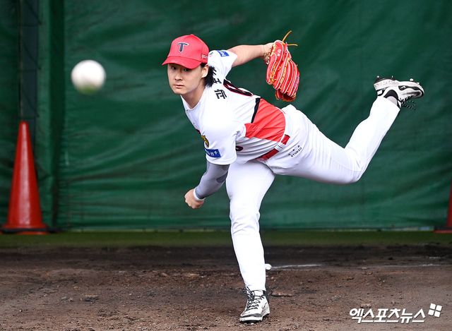 25일 일본 오키나와 킨 구장에서 진행된 KIA 타이거즈의 2차 스프링캠프, KIA 곽도규가 불펜 피칭을 하고 있다. 엑스포츠뉴스 DB