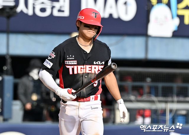 19일 오후 서울 송파구 잠실야구장에서 열린 '2026 신한 SOL Bank KBO리그' KIA 타이거즈와 두산 베어스의 경기, 7회초 2사 1,3루 KIA 김도영이 볼넷으로 출루하고 있다. 엑스포츠뉴스 DB