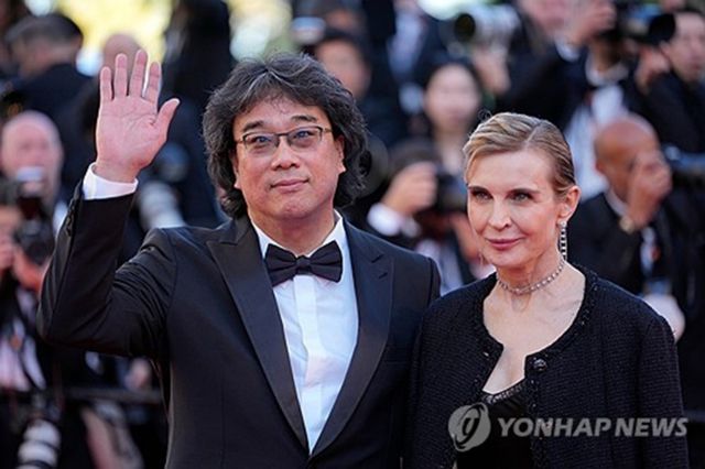 봉준호 감독과 프랑스 영화 프로듀서 Mélita Toscan du Plantier.