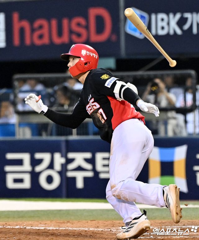 18일 오후 서울 송파구 잠실야구장에서 열린 '2026 신한 SOL Bank KBO리그' KIA 타이거즈와 두산 베어스의 경기, 8회초 1사 KIA 김호령이 2루타를 날리고 있다. 엑스포츠뉴스 DB