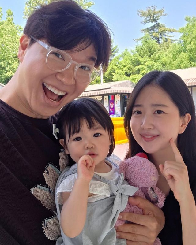 박수홍, 김다예, 재이 가족사진