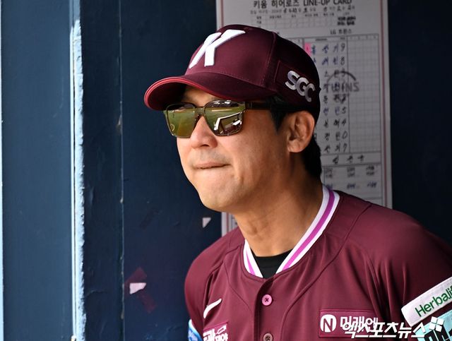 23일 오후 서울 송파구 잠실야구장에서 열린 '2026 신한 SOL Bank KBO리그' 키움 히어로즈와 LG 트윈스의 경기, 키움 설종진 감독이 경기를 지켜보고 있다. 엑스포츠뉴스 DB