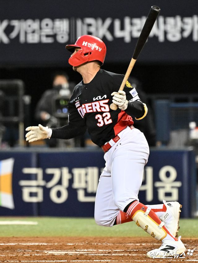 31일 오후 서울 송파구 잠실야구장에서 열린 '2026 신한 SOL Bank KBO리그' KIA 타이거즈와 LG 트윈스의 경기, 2회초 1사 1,2루 KIA 데일이 타격을 하고 있다. 엑스포츠뉴스 DB