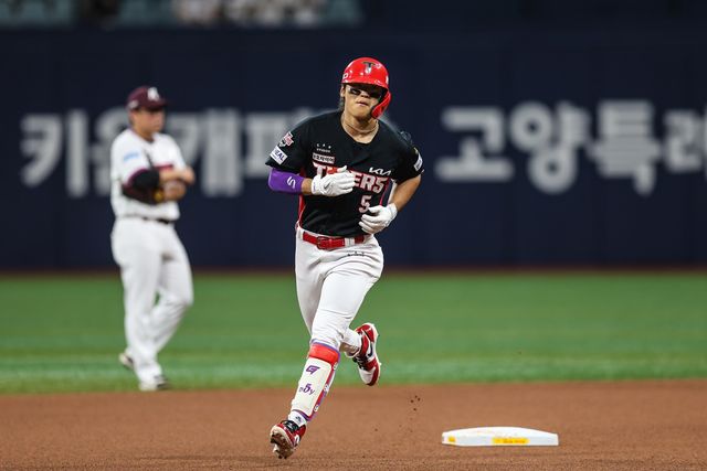 KIA 타이거즈 내야수 김도영이 27일 서울 고척스카이돔에서 열린 2026 신한 SOL KBO리그 키움 히어로즈와의 팀 간 5차전에서 6회초 솔로 홈런을 기록, 결승타의 주인공이 됐다. 사진 KIA 타이거즈