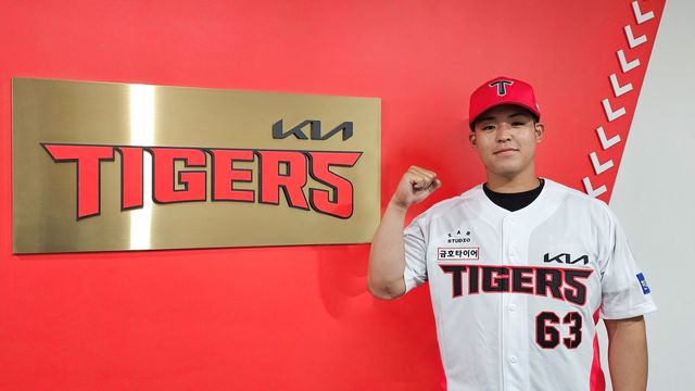 KIA 타이거즈가 아시아쿼터 투수 시라카와 케이쇼와 총액 10만 달러에 계약했다. 시라카와는 지난 2024년 SSG 랜더스와 두산 베어스 소속으로 KBO리그 무대를 누볐으며, 12경기 57⅓이닝 4승 5패 46탈삼진 평균자책점 5.65의 기록을 남겼다. 올해는 일본 도쿠시마 인디고삭스 소속으로 독립리그 경기를 소화했다. 5경기 25이닝 1승 1패 34탈삼진 평균자책점 1.08을 기록했다. KIA 타이거즈
