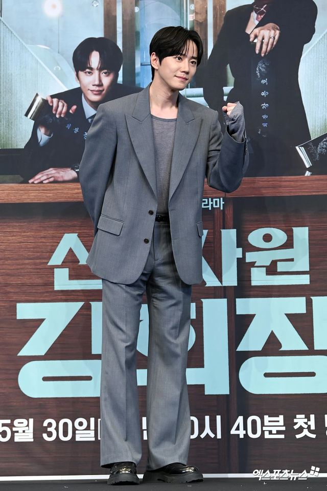 이준영.