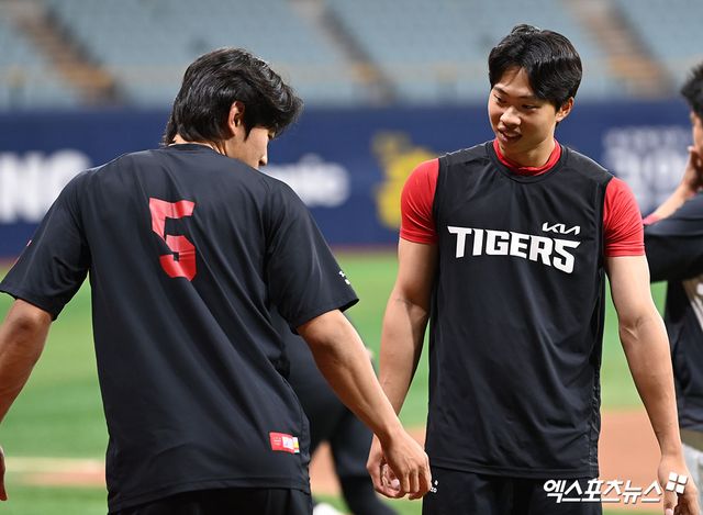 28일 오후 서울 구로구 고척스카이돔에서 열리는 '2026 신한 SOL Bank KBO리그' KIA 타이거즈와 키움 히어로즈의 경기, KIA 김도영 박재현이 훈련을 준비하고 있다. 고척, 고아라 기자