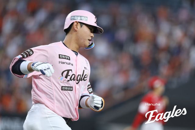 29일 오후 대전 한화생명 볼파크에서 열린 '2026 신한 SOL KBO리그' SSG 랜더스와 한화 이글스의 경기, 5회말 무사 1루 한화 허인서가 투런 홈런을 치고 있다. 한화 이글스