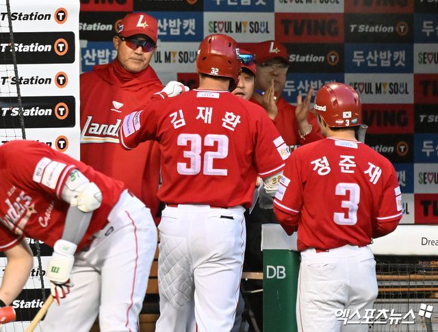 9일 오후 서울 송파구 잠실야구장에서 열린 '2026 신한 SOL Bank KBO리그' SSG 랜더스와 두산 베어스의 경기, 7회초 2사 2루 SSG 김재환이 투런 홈런을 날린 후 기뻐하고 있다. 엑스포츠뉴스 DB