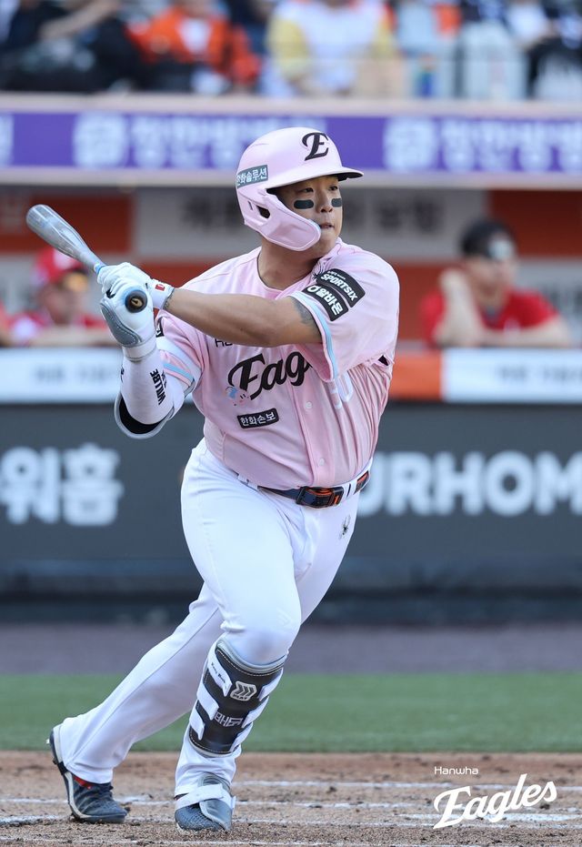 30일 오후 대전 한화생명 볼파크에서 열린 '2026 신한 SOL KBO리그' SSG 랜더스와 한화 이글스의 경기, 1회말 1사 2, 3루 한화 강백호가 2타점 적시타를 날리고 있다. 한화 이글스
