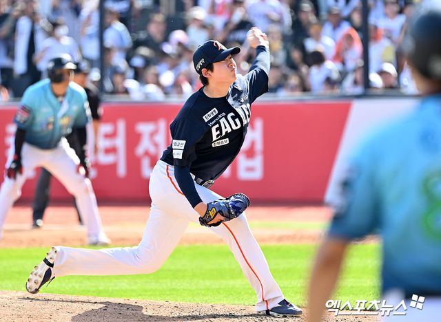 17일 오후 수원KT위즈파크에서 열린 '2026 신한 SOL Bank KBO리그' 한화 이글스와 KT 위즈의 경기, 7회말 무사 1,2루 한화 조동욱이 공을 힘차게 던지고 있다. 엑스포츠뉴스 DB