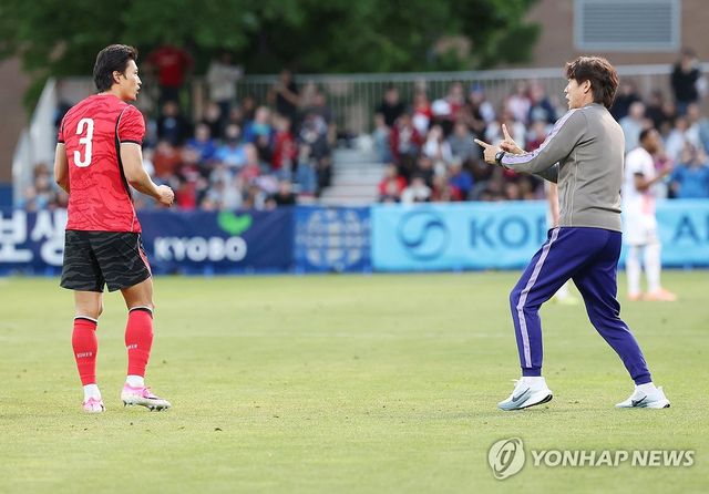 2026 국제축구연맹(FIFA) 북중미 월드컵을 앞두고 열린 평가전에서 멀티골을 쏘아올리며 분위기를 한껏 끌어올린 홍명보호의 스트라이커 조규성이 다득점 승리와 공격진의 활약에 기뻐했다. 조규성은 31일 미국 유타주 솔트레이크시티의 브리검영대(BYU) 사우스필드에서 열린 트리니다드토바고(FIFA 랭킹 102위)와의 평가전에 교체 출전해 멀티골을 터트리며 홍명보호의 5-0 대승에 골을 보탰다. 조규성은 경기 직후 '다득점으로 승리해 기쁘다. 공격수들이 각자 공격포인트를 올린 것 같아 기쁘다'며 고지대 적응에 대해선 ' 아무래도 평소보다 공이 빠르다고 체감됐다. 체력적인 부분도 있고, 선수들과 입이 바싹 마른다고 이야기를 나눴다. 빨리 적응해야 한다'고 답했다. 연합뉴스