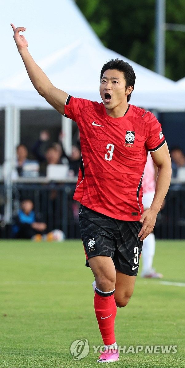 2026 국제축구연맹(FIFA) 북중미 월드컵을 앞두고 열린 평가전에서 멀티골을 쏘아올리며 분위기를 한껏 끌어올린 홍명보호의 스트라이커 조규성이 다득점 승리와 공격진의 활약에 기뻐했다. 조규성은 31일 미국 유타주 솔트레이크시티의 브리검영대(BYU) 사우스필드에서 열린 트리니다드토바고(FIFA 랭킹 102위)와의 평가전에 교체 출전해 멀티골을 터트리며 홍명보호의 5-0 대승에 골을 보탰다. 조규성은 경기 직후 '다득점으로 승리해 기쁘다. 공격수들이 각자 공격포인트를 올린 것 같아 기쁘다'며 고지대 적응에 대해선 ' 아무래도 평소보다 공이 빠르다고 체감됐다. 체력적인 부분도 있고, 선수들과 입이 바싹 마른다고 이야기를 나눴다. 빨리 적응해야 한다'고 답했다. 연합뉴스