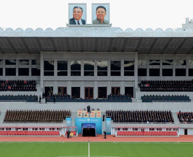 북한의 내고향 여자축구단이 오는 5월20일 수원종합운동장에서 수원FC 위민과 아시아축구연맹 챔피언스리그 준결승 경기를 치르기 위해 한국에 온다. 사진은 한국 여자축구대표팀이 2017년 4월 북한 평양에서 북한 여자축구대표팀과 아시안컵 예선을 치를 때 경기장이었던 김일성경기장 전경. 연합뉴스