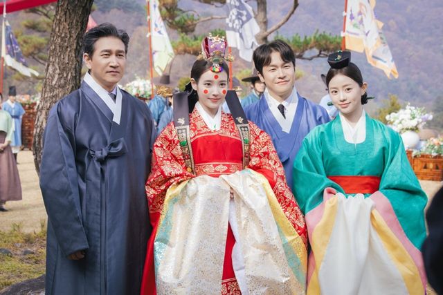 '21세기 대군부인' 캐슬가족, 조승연-이재원-아이유-채서안