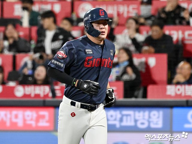 롯데 자이언츠 나승엽이 6일 수원 KT위즈파크에서 열린 2026 신한 SOL KBO리그 KT 위즈와의 팀 간 4차전에서 6회초 2점 홈런을 기록, 팀 승리를 이끌었다. 사진 김한준 기자