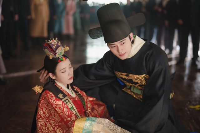 '21세기 대군부인' 아이유-변우석 혼례식 장면