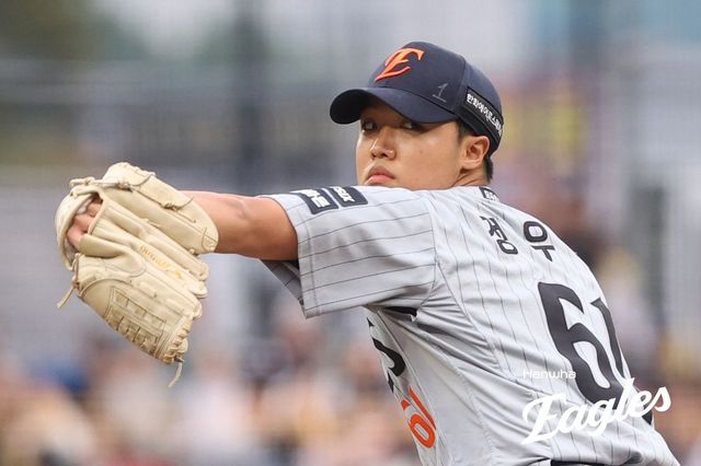 7일 오후 광주-KIA챔피언스필드에서 열린 '2026 신한 SOL KBO리그' 한화 이글스와 KIA 타이거즈의 경기, 한화 선발 정우주가 공을 힘차게 던지고 있다. 한화 이글스