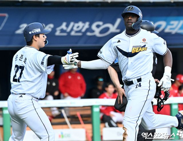 9일 오후 서울 송파구 잠실야구장에서 열린 '2026 신한 SOL Bank KBO리그' SSG 랜더스와 두산 베어스의 경기, 3회말 1사 1,3루 두산 카메론이 이유찬의 1타점 희생타때 득점에 성공하고 있다. 잠실, 김한준 기자