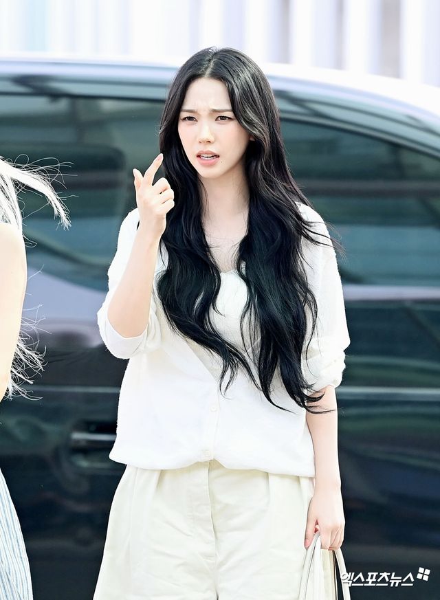 자꾸 메시지를 전하는 카리나