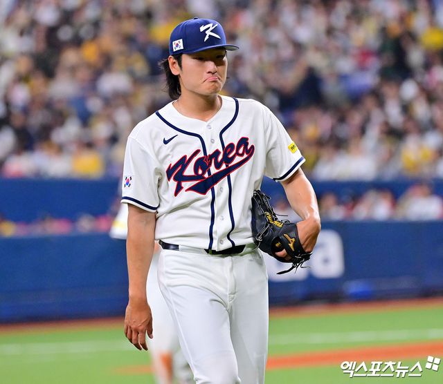 2일 오후 일본 오사카 교세라돔에서 열린 대한민국과 한신 타이거즈의 평가전 경기, 2회말 수비를 마친 대한민국 곽빈이 더그아웃으로 향하고 있다. 엑스포츠뉴스 DB