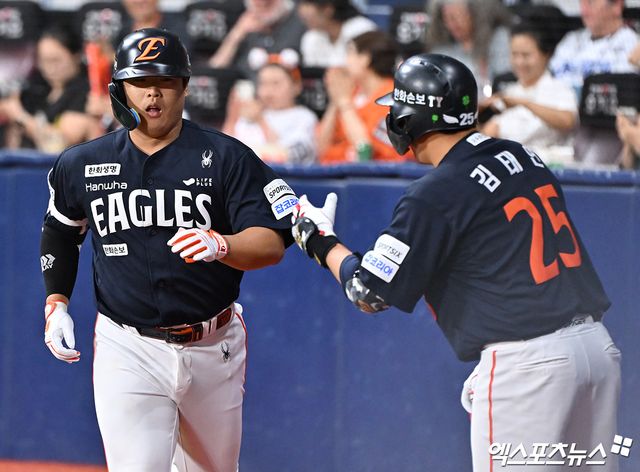 12일 오후 서울 구로구 고척스카이돔에서 열린 '2026 신한 SOL Bank KBO리그' 한화 이글스와 키움 히어로즈의 경기, 4회초 한화 강백호가 솔로 홈런을 날린 후 기뻐하고 있다. 고척, 김한준 기자
