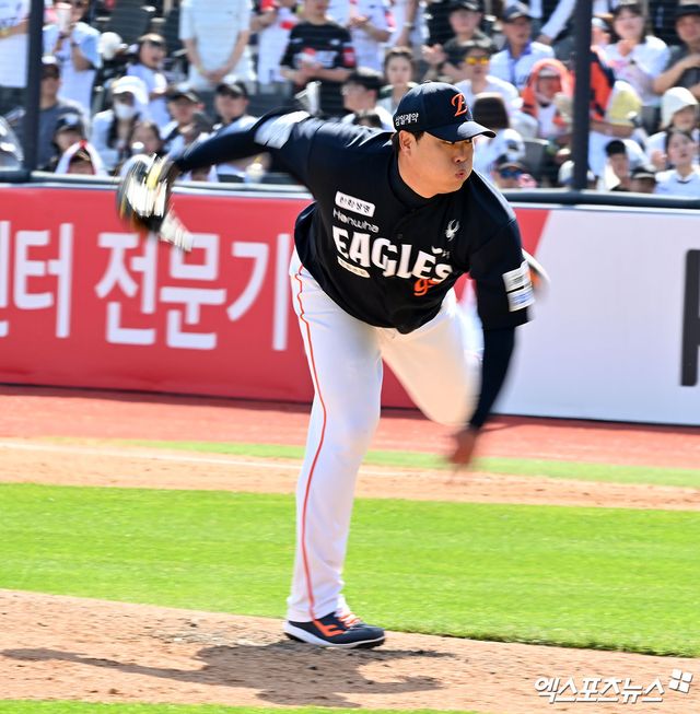 17일 오후 수원KT위즈파크에서 열린 '2026 신한 SOL Bank KBO리그' 한화 이글스와 KT 위즈의 경기, 5회말 2사 한화 류현진이 공을 힘차게 던지고 있다. 엑스포츠뉴스 DB