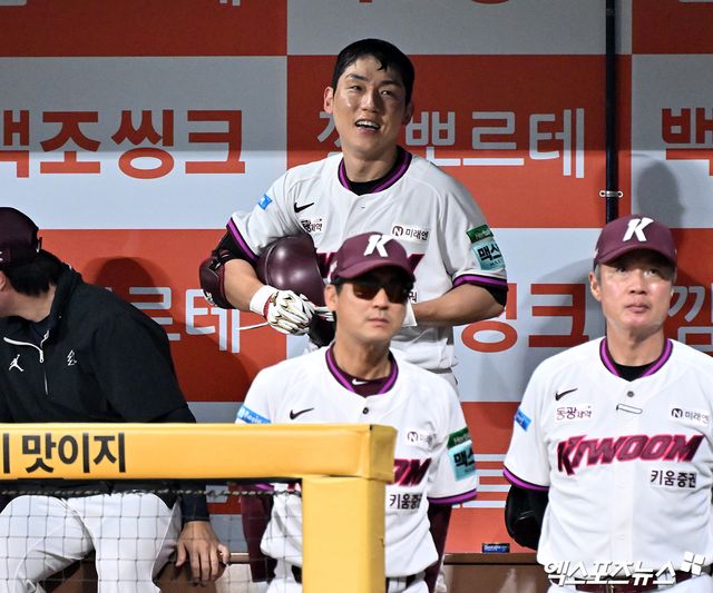 12일 오후 서울 구로구 고척스카이돔에서 열린 '2026 신한 SOL Bank KBO리그' 한화 이글스와 키움 히어로즈의 경기, 6회말 키움 서건창이 솔로 홈런을 날린 후 기뻐하고 있다. 고척, 김한준 기자