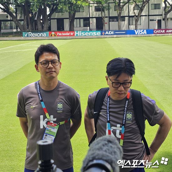 38도 고열에 시달리던 오현규가 반나절 만에 회복해 득점포까지 터뜨릴 수 있었던 배경에는 한국 축구 대표팀 의료진의 헌신이 자리하고 있었다. 송준섭 수석 주치의와 백정국 의무팀장은 13일 훈련 종료 후 메디컬 브리핑을 진행했다. 이들에 따르면 오현규는 침대에서 일어나 화장실 가는 것도 힘들 정도로 상태가 안 좋았으나 맞춤 치료를 통해 완벽히 회복할 수 있었다. 과달라하라, 나승우 기자