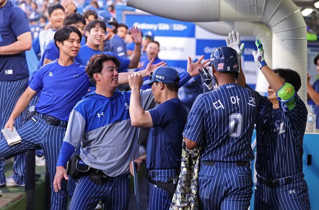 삼성 라이온즈 외국인 타자 르윈 디아즈가14일 대구 삼성 라이온즈파크에서 열린 2026 신한 SOL KBO리그 SSG 랜더스와의 팀 간 8차전에서 만루 홈런 포함 5타점을 기록했다. 사진 삼성 라이온즈