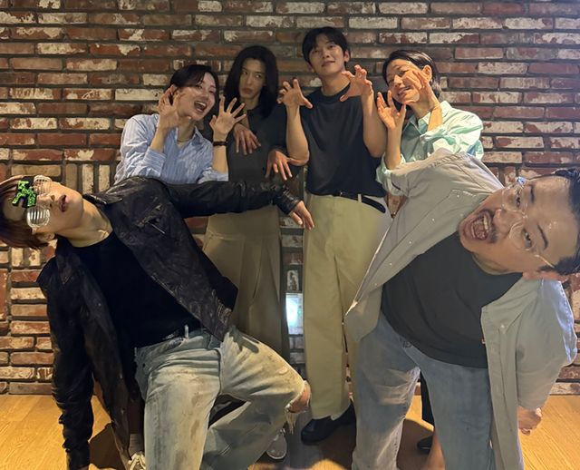 영화 '군체' 배우 전지현, 구교환, 지창욱, 김신록, 신현빈, 연상호 감독