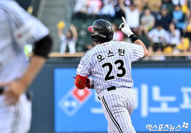 10일 오후 서울 송파구 잠실야구장에서 열린 '2026 신한 SOL Bank KBO리그' SSG 랜더스와 LG 트윈스의 경기, 1회말 2사 LG 오스틴이 솔로 홈런을 날린 후 그라운드를 돌고 있다. 엑스포츠뉴스 DB