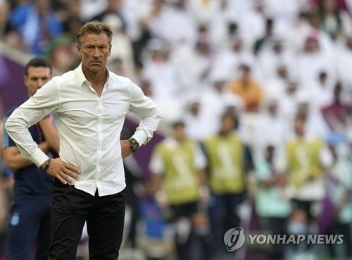 2022 카타르 월드컵에서 사우디아라비아를 이끌고 조별리그에서 아르헨티나를 꺾는 이변을 연출했던 르나르 감독이 16일(한국시간) 튀니지 국가대표팀 사령탑으로 부임했다. 오는 21일 일본과의 2026 북중미 월드컵 F조 조별리그 2차전에서 승리에 도전한다. 사진 연합뉴스