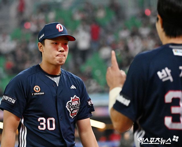 두산은 2일 서울 잠실야구장에서 2026 신한 SOL뱅크 KBO리그 한화 이글스전을 치른다.&nbsp;앞서 두산은 지난 주말 대구 원정 3연전에서 강승호와 정수빈이 연이틀 짜릿한 역전 만루 홈런을 때리면서 위닝 시리즈 달성으로 반등에 성공했다.&nbsp;두산은 2일 경기에 앞서 내야수 안재석과 투수 최지강을 등록했다. 전날 내야수 임종성과 투수 양재훈의 말소로 생긴 빈자리다.&nbsp;양재훈은 지난달 31일 대구 삼성 라이온즈전 투구 도중 팔꿈치 통증을 호소해 마운드에서 내려갔다.&nbsp;두산 관계자는 '양재훈 선수는 검진 결과 우측 팔꿈치 인대 손상 진단을 받았다. 6월 중순 팔꿈치 인대 접합 수술(토미존 서저리)을 받을 예정'이라고 밝혔다.&nbsp;엑스포츠뉴스DB두산은 2일 서울 잠실야구장에서 2026 신한 SOL뱅크 KBO리그 한화 이글스전을 치른다.&nbsp;앞서 두산은 지난 주말 대구 원정 3연전에서 강승호와 정수빈이 연이틀 짜릿한 역전 만루 홈런을 때리면서 위닝 시리즈 달성으로 반등에 성공했다.&nbsp;두산은 2일 경기에 앞서 내야수 안재석과 투수 최지강을 등록했다. 전날 내야수 임종성과 투수 양재훈의 말소로 생긴 빈자리다.&nbsp;양재훈은 지난달 31일 대구 삼성 라이온즈전 투구 도중 팔꿈치 통증을 호소해 마운드에서 내려갔다.&nbsp;두산 관계자는 '양재훈 선수는 검진 결과 우측 팔꿈치 인대 손상 진단을 받았다. 6월 중순 팔꿈치 인대 접합 수술(토미존 서저리)을 받을 예정'이라고 밝혔다.&nbsp;엑스포츠뉴스DB