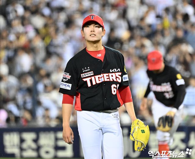 18일 오후 서울 송파구 잠실야구장에서 열린 '2026 신한 SOL Bank KBO리그' KIA 타이거즈와 두산 베어스의 경기, 8회말 수비를 마친 KIA 성영탁이 더그아웃으로 향하고 있다. 엑스포츠뉴스 DB