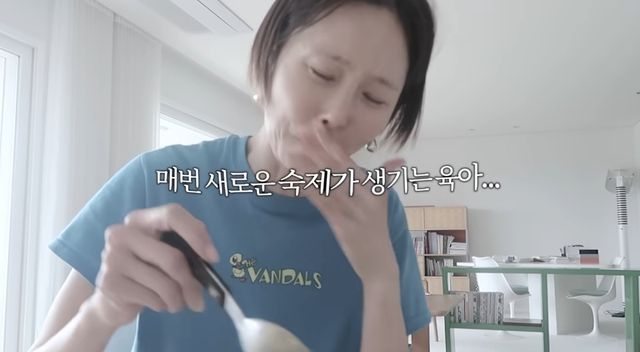 유튜브 채널 '김나영의 노필터티비'