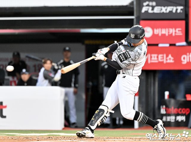 9일 오후 수원KT위즈파크에서 열린 '2026 신한 SOL Bank KBO리그' 삼성 라이온즈와 KT 위즈의 경기, 3회말 무사 1루 KT 최원준이 우전안타를 날리고 있다. 엑스포츠뉴스 DB