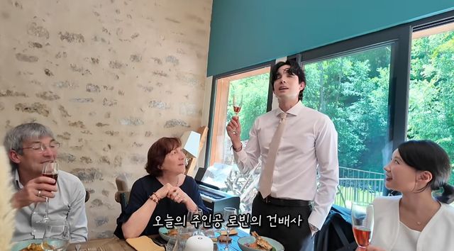 유튜브 채널 '로부부'